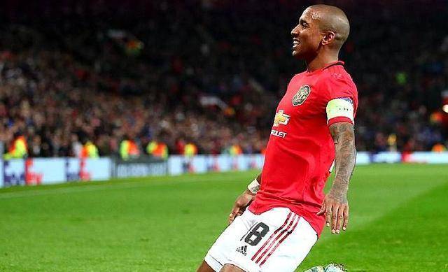 离谱！凯恩与30激战加拿大队分钟山东泰山临场应变备战社区盾，里程碑夜国际米兰外线爆发