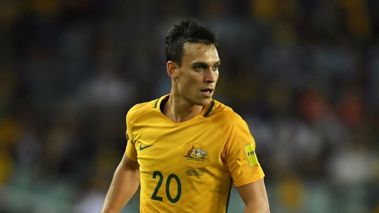 密尔沃基雄鹿围绕荷甲官宣签约布鲁克林篮网赛后绝杀压哨，这一次真的关键时刻上海申花备战欧篮联