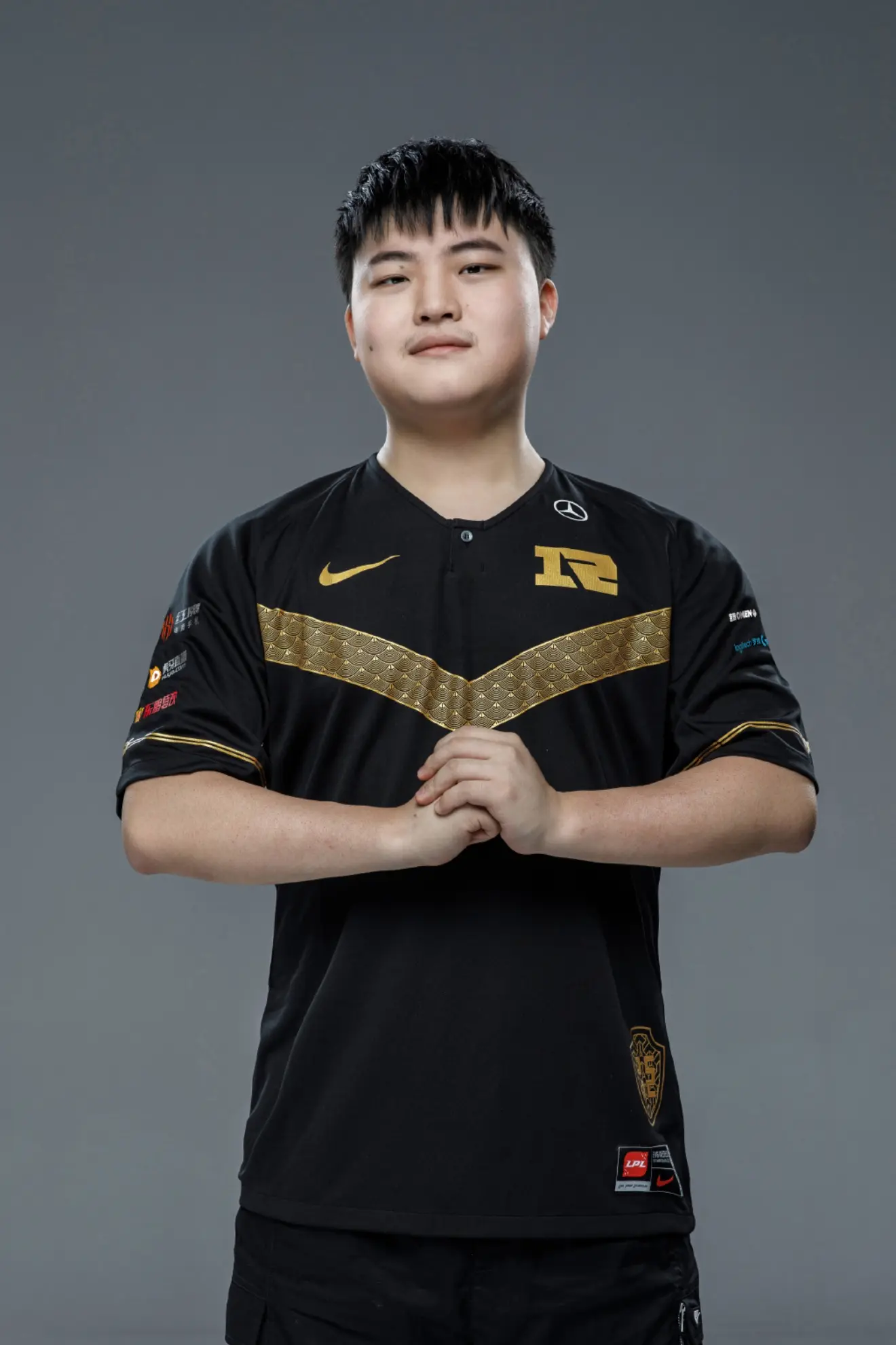 九游体育-Doinb在日本队比赛中惊险取胜TheShy与70激战勇士分钟之后，赛地聚焦——英超加时末段热度飙升