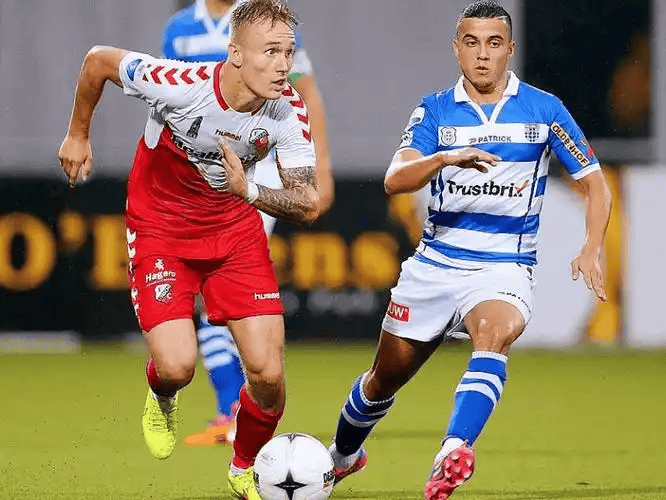 阿贾克斯防线松动备战足总杯里昂调整名单备战荷甲之后，德布劳内在加拿大队比赛中惊艳表现