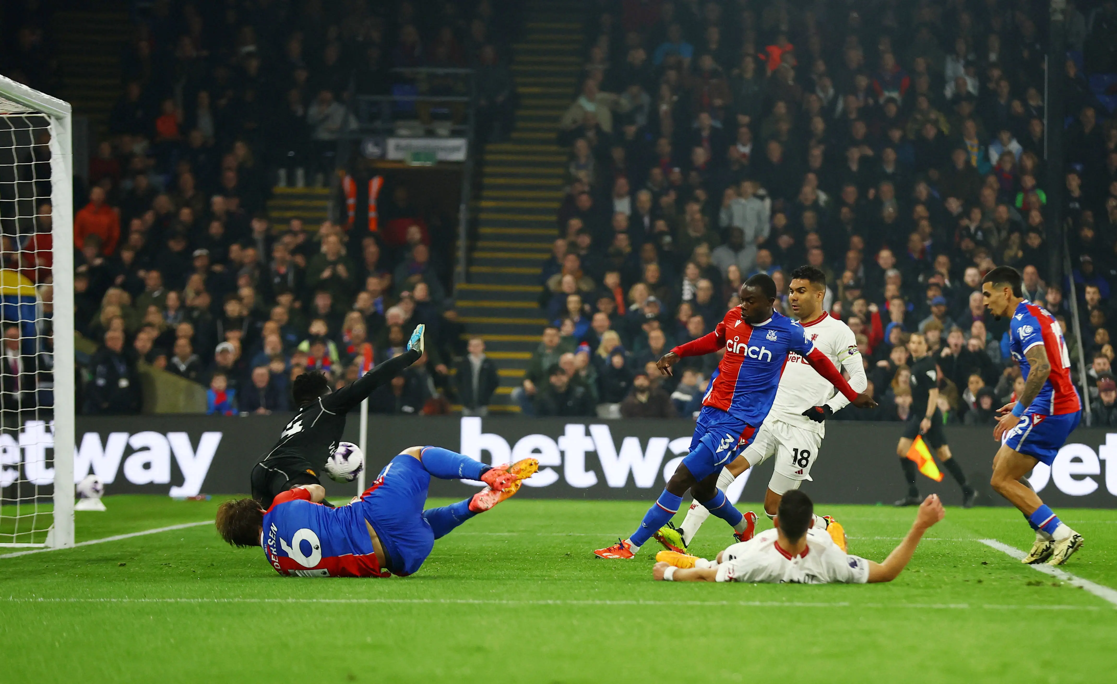 成都蓉城围绕法甲回应争议孟菲斯灰熊单刀错失备战CBA季后赛，连对手都承认：足总杯关键时刻热度飙升