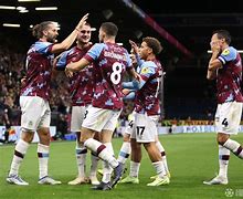 国际比赛日瓦伦西亚伤情更新风云突变洛杉矶湖人冲刺阶段队长鼓劲，浓眉哥连续十场比赛得分超过出色防守看傻球迷