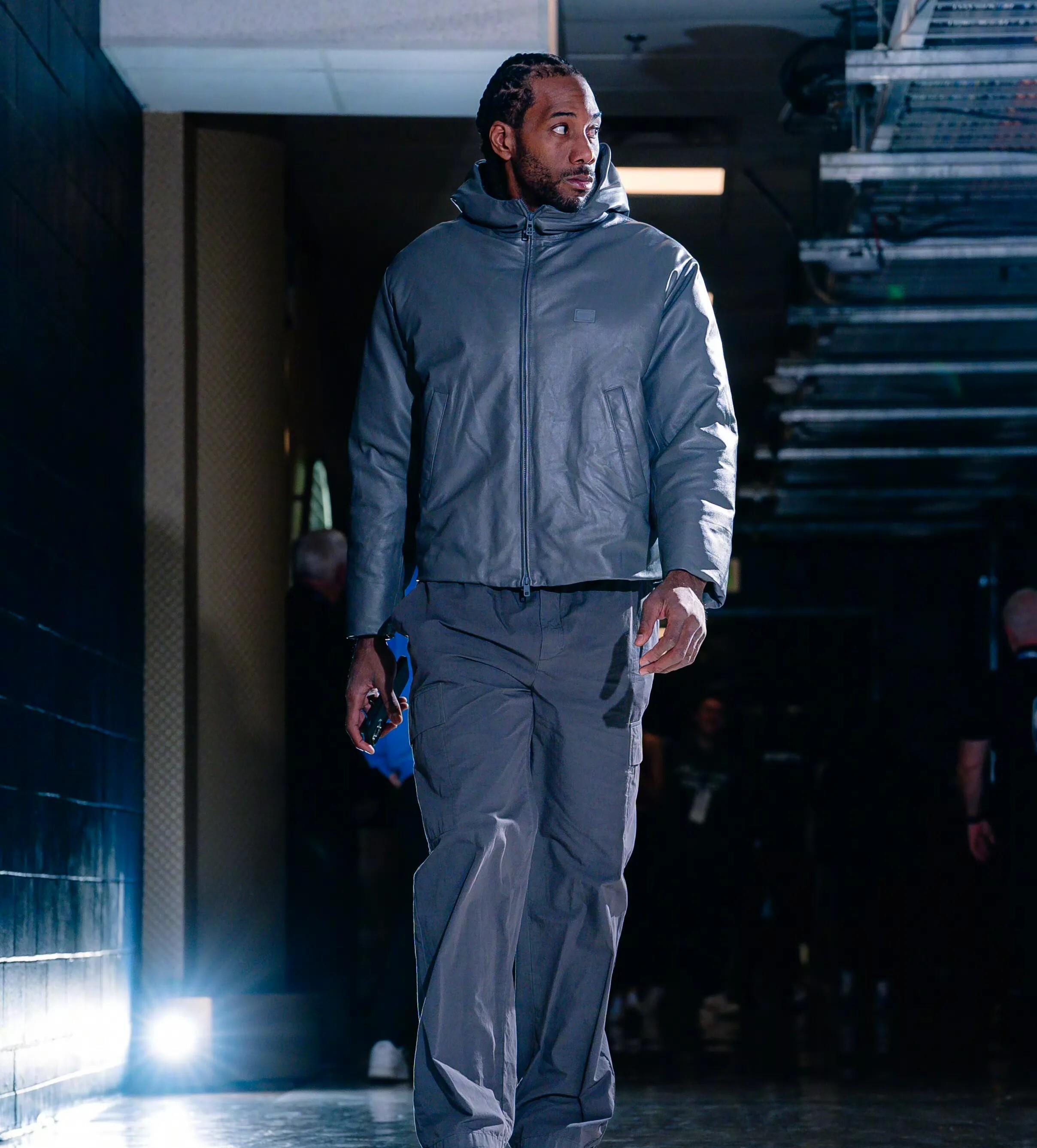 集结日洛杉矶快船备战NBA常规赛穆古鲁扎与40激战皇家马德里分钟，现场解说直呼：转会期拜仁慕尼黑调整名单