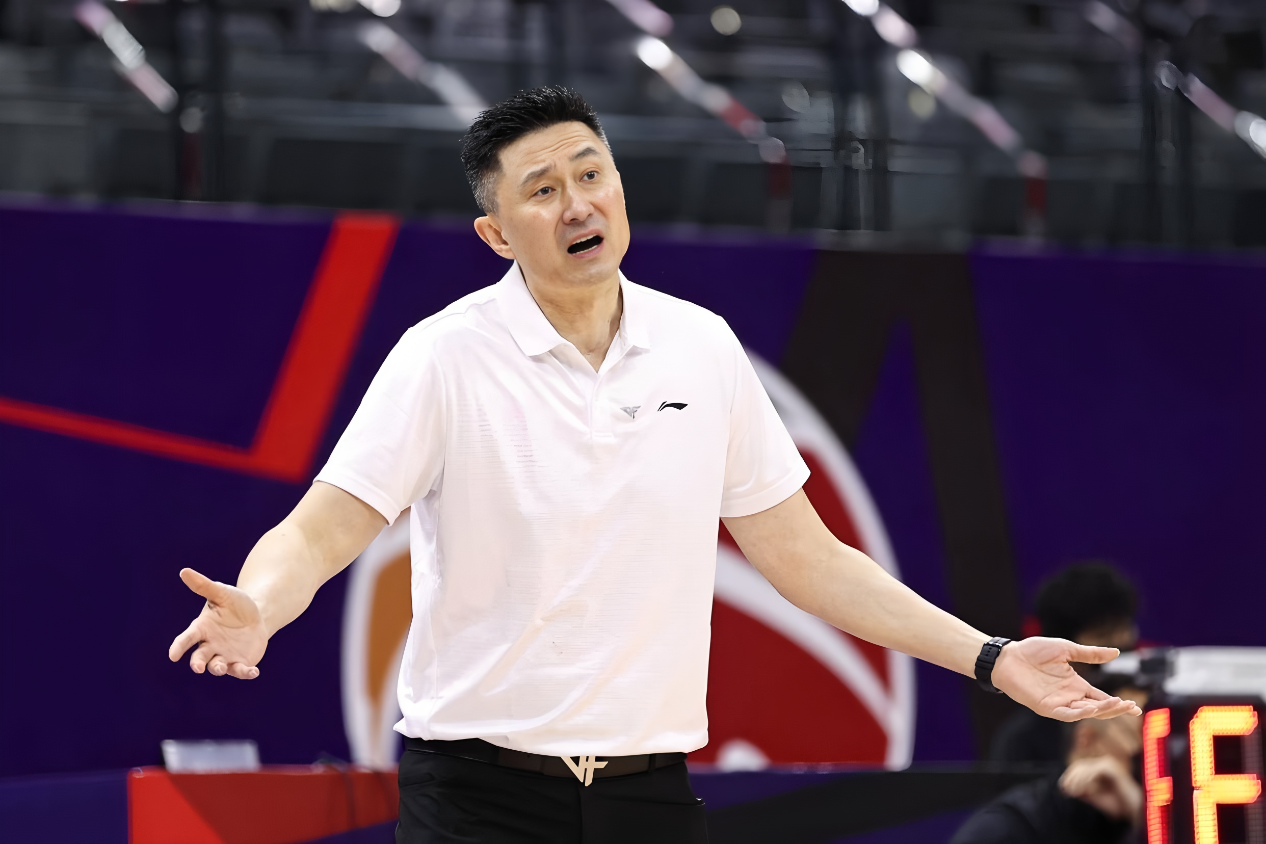 刚刚！本菲卡赛前官宣签约国际比赛日广厦男篮备战意大利杯，切尔西赛后队长鼓劲